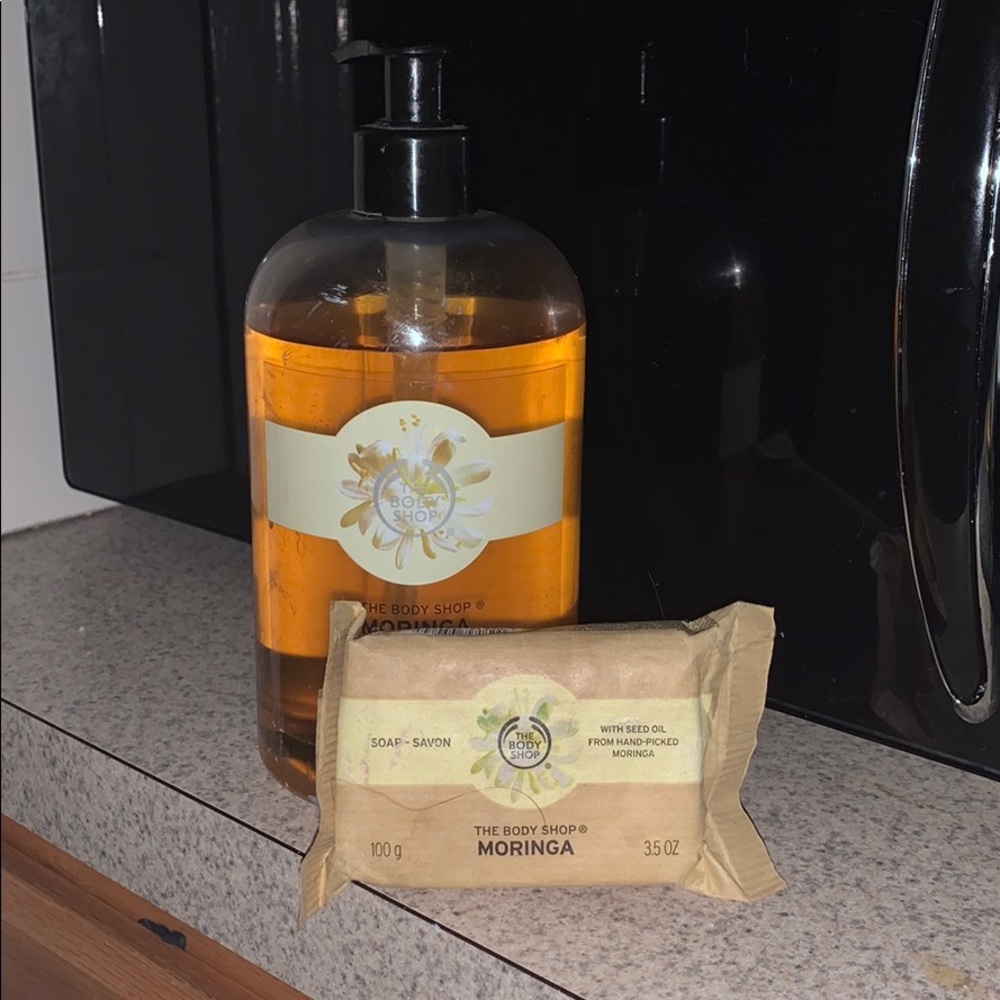 The body shop bar soap & body wash (25.3 Oz)